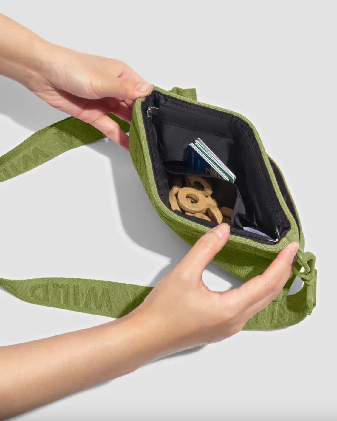 Wild One Treat & Training Pouch Dog